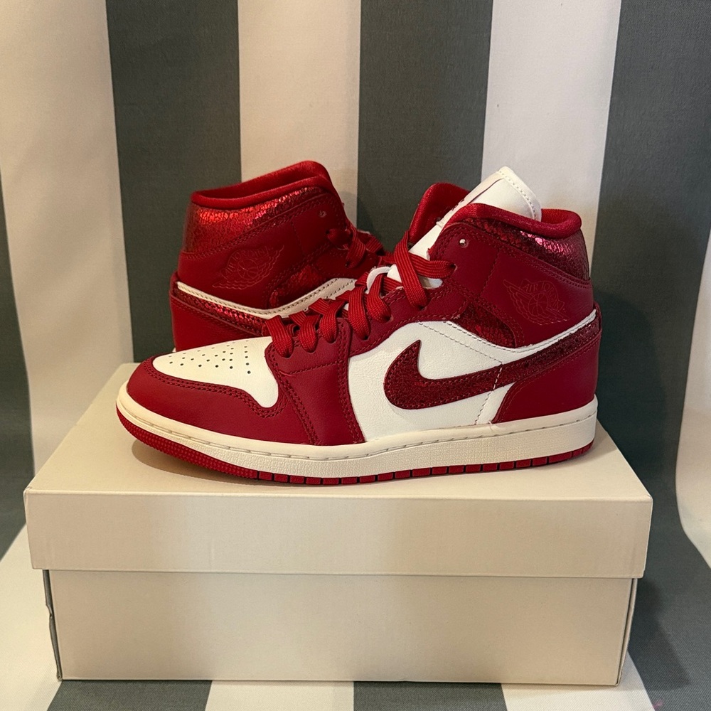 Women’s Air Jordan 1 Mid SE